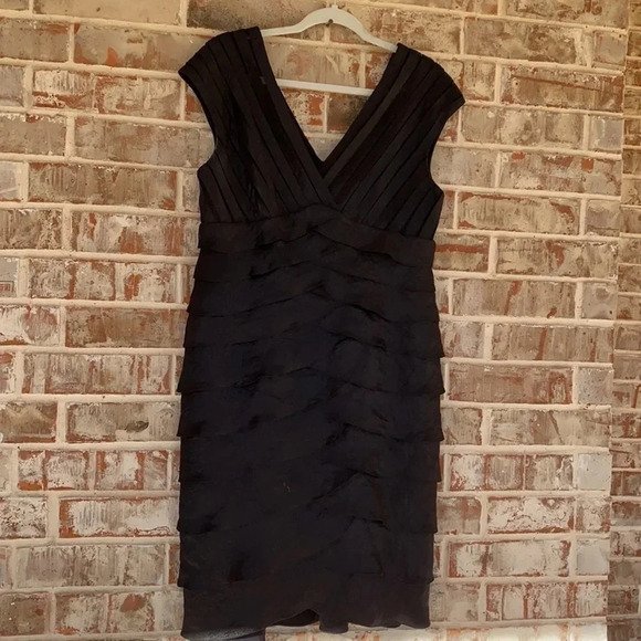 ADRIANNA PAPELL BLACK TIERED FORMAL DRESS SZ 14 - Picture 1 of 11